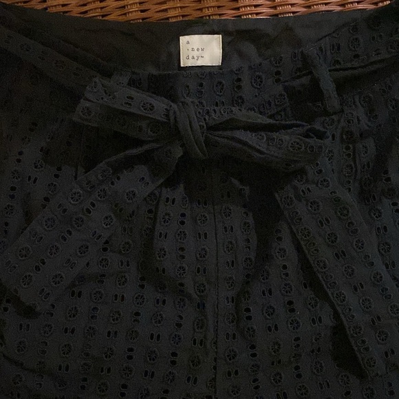 NWT Eyelet shorts - Picture 4 of 5